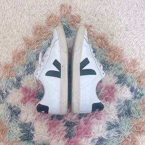 Veja Low Top Sneakers